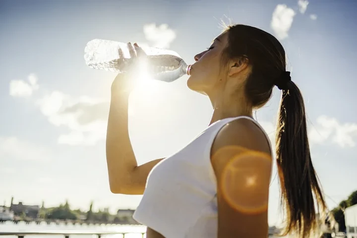 Uống nước đúng cách để giải nhiệt ngày hè