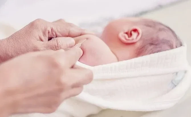 Tiêm phòng vắc xin phòng lao cho trẻ