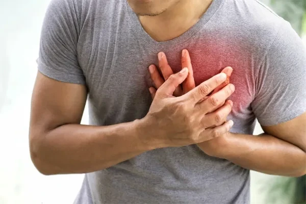 Sơ cứu cơ bản khi gặp người bị lên cơn đau tim