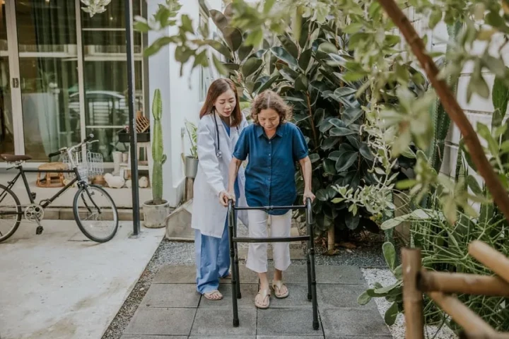 Dịch vụ chăm sóc cao cấp cho người cao tuổi: Tiềm năng còn bỏ ngỏ
