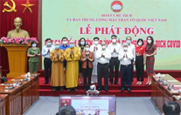 Bảo hiểm xã hội Việt Nam trao 2 tỷ đồng  ủng hộ phòng chống dịch Covid-19