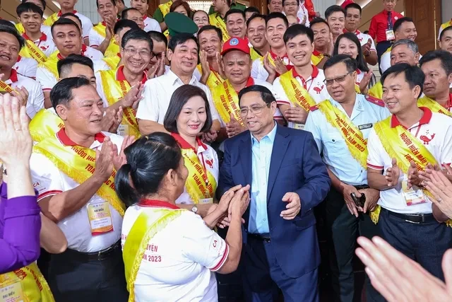 Thủ tướng Phạm Minh Chính gặp mặt những người hiến máu tình nguyện tiêu biểu