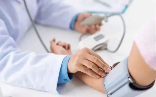 Phòng biến chứng nguy hiểm của tăng huyết áp khi thời tiết trở lạnh