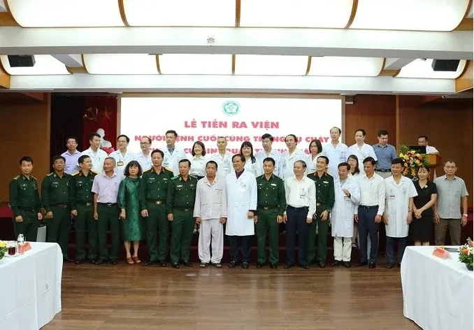 Bệnh nhân cuối cùng trong vụ cháy chung cư mini ở Khương Hạ được xuất viện