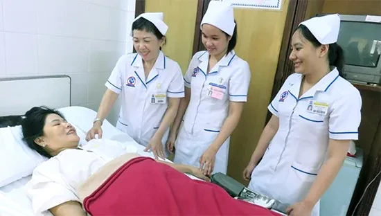 Bàn về y đức thầy thuốc hiện nay