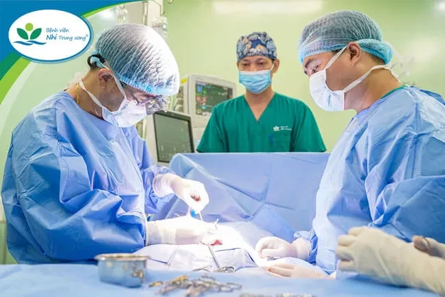 Phẫu thuật thành công ca ghép thận tự thân cho bé 12 tháng tuổi