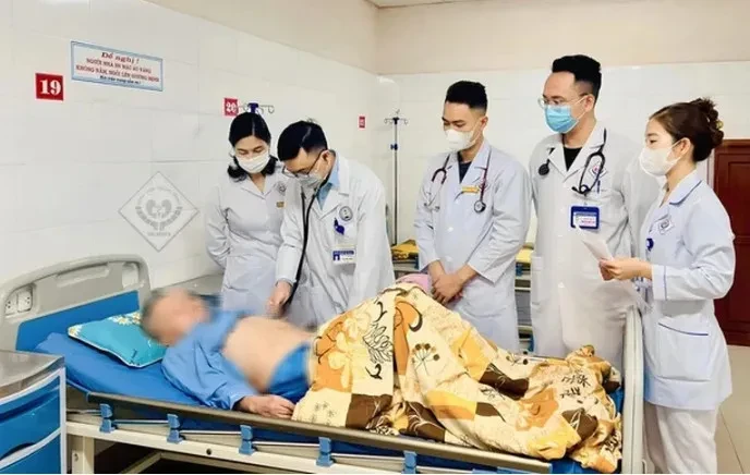 Cấp cứu trường hợp bệnh nhân cao tuổi bị vỡ phình động mạch chủ bụng