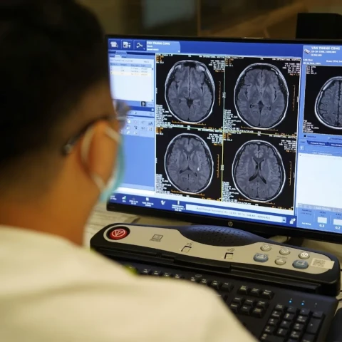 “Làm chỉ vàng không chụp được MRI”, tin đồn có đúng không?