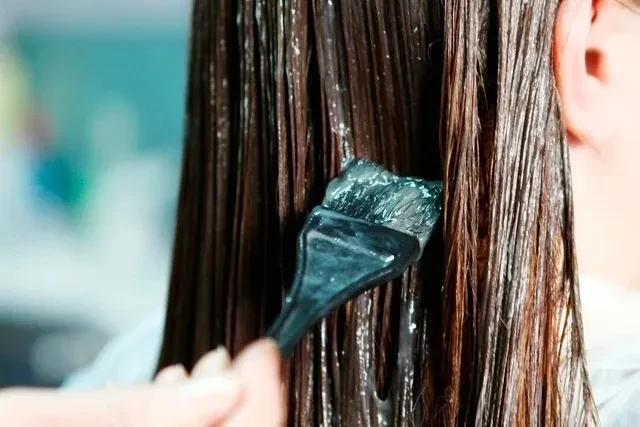 Phụ nữ mang thai có được nhuộm tóc không?