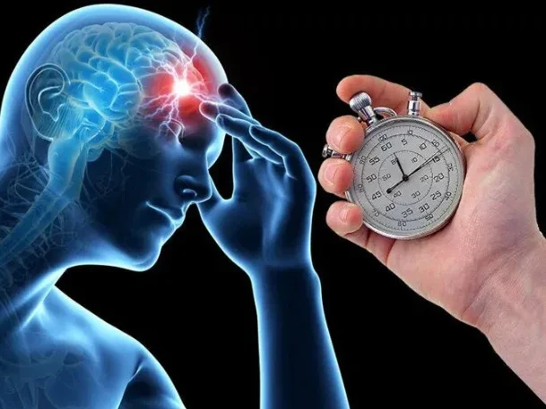Bệnh viện Hữu nghị Việt Tiệp can thiệp kịp “giờ vàng” cứu sống người bệnh cao tuổi đột quỵ não