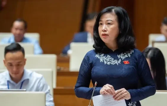 Bộ trưởng Bộ Y tế trả lời chất vấn trước Quốc hội về vấn đề bệnh nhân đi viện phải mua thuốc ngoài
