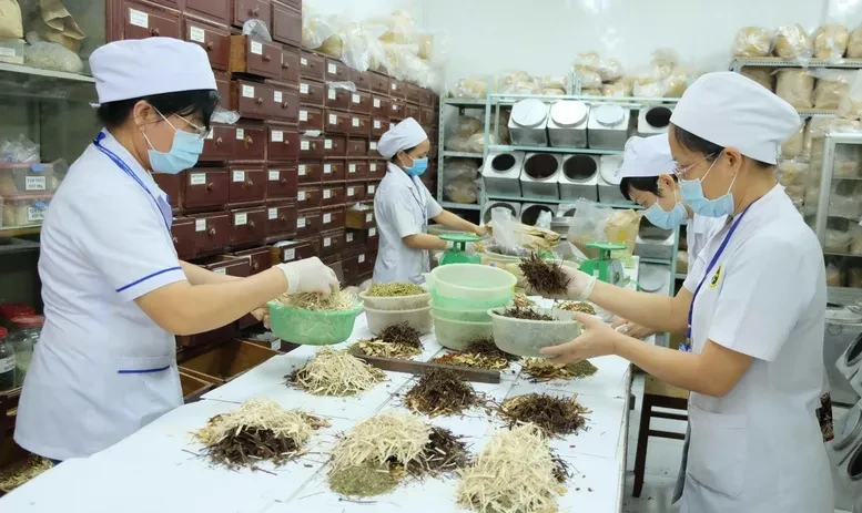 Đề xuất sửa đổi quy định người được kê đơn thuốc cổ truyền, thuốc dược liệu