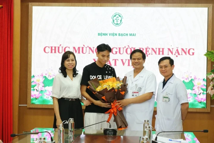 Bệnh viện Bạch Mai phẫu thuật thành công cho bệnh nhân mang khối u máu hơn 3kg