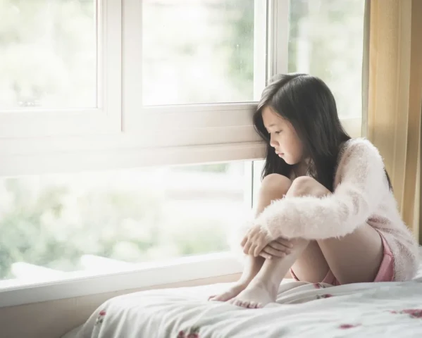 Cha mẹ cần nhận biết sớm những dấu hiệu về trầm cảm ở trẻ vị thành niên và cách chăm sóc tại nhà
