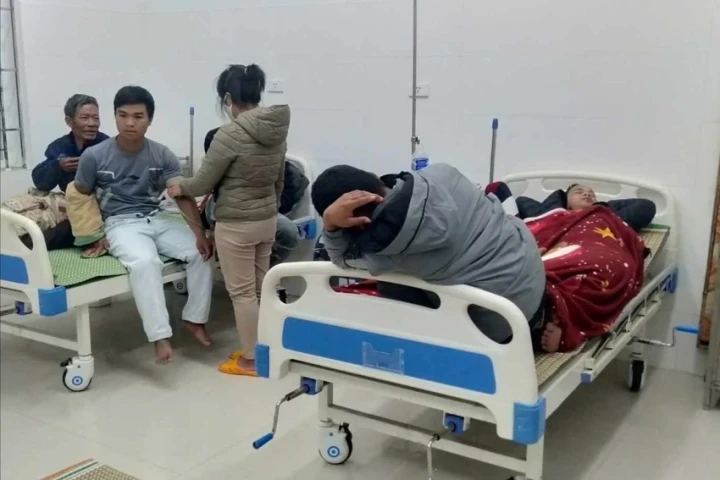 8 người bị ngộ độc sau khi ăn canh nấm rừng