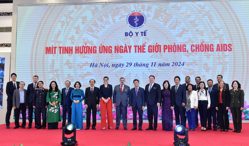 Lễ mít tinh hưởng ứng Ngày Thế giới Phòng, chống AIDS 1/12