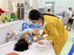 Hà Nội: Nhiều trẻ nhập viện vì dịch bệnh diễn biến phức tạp
