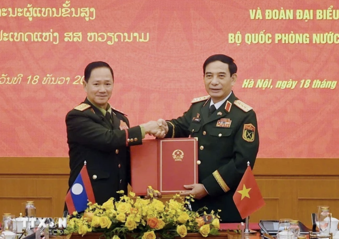 Bộ trưởng Bộ Quốc phòng Lào Khamliang Outhakaysone thăm chính thức Việt Nam