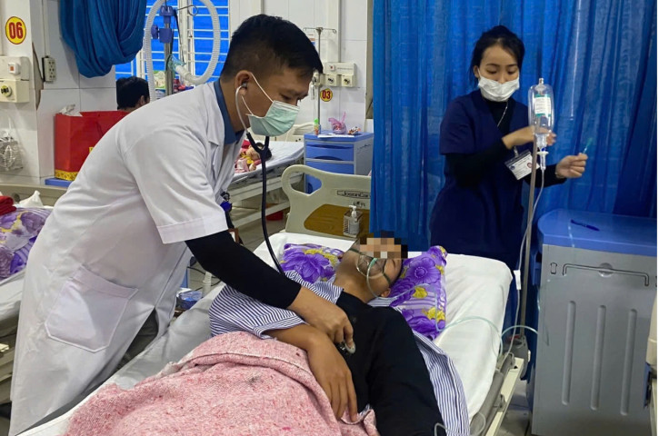 Đốt Than Sưởi Ấm Trong Phòng, 4 Người Cùng Gia Đình Nhập Viện Do Ngộ Độc Khí CO