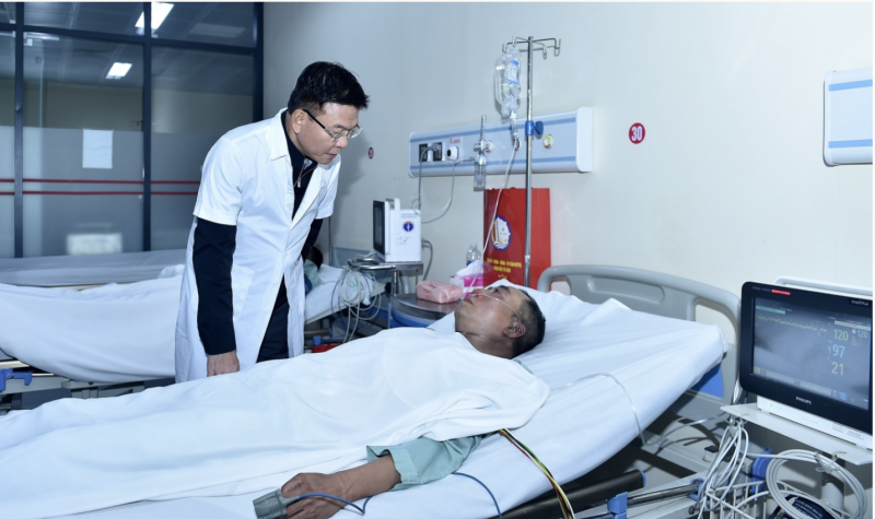 Phó thủ tướng thăm hỏi nạn nhân vụ cháy quán hát