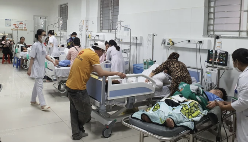 6 bệnh nhân nguy kịch trong vụ ngộ độc tại Long Biên