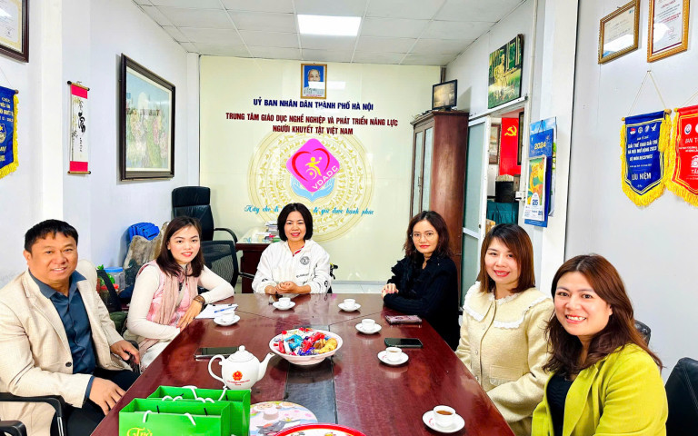 Ban Tổ chức Hoa hậu Trăng khuyết Việt Nam thăm hỏi và làm việc với Trung tâm Giáo dục nghề nghiệp và Phát triển năng lực Người khuyết tật Việt Nam
