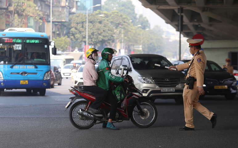 Tài Xế "Khóc Ròng" Vì Mức Phạt Cao