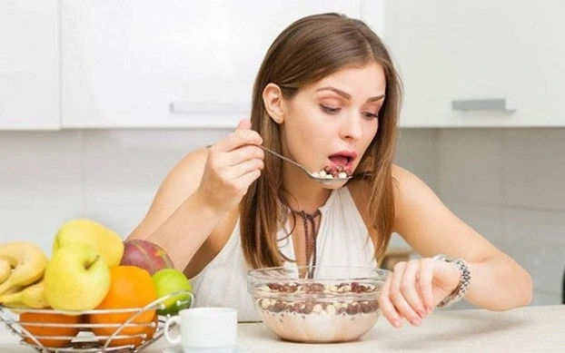 Những thực phẩm nên ưu tiên khi phải ăn khuya