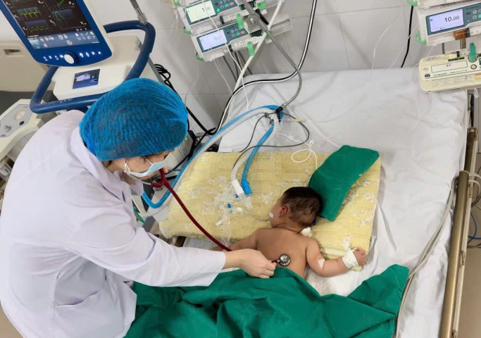 Nhiều trẻ mắc bệnh sởi biến chứng nặng