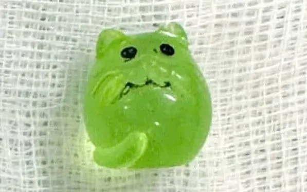 Phát hiện đồ chơi trong vùng kín của bé gái 6 tuổi
