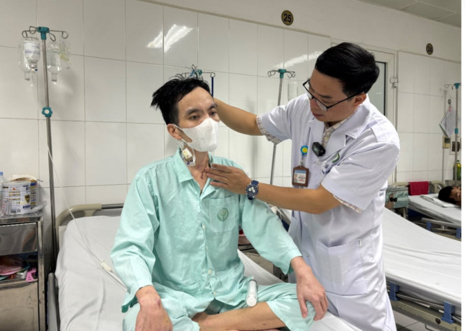 Người đàn ông bị áp xe trung thất do vỡ thực quản trên nền sốc đa chấn thương