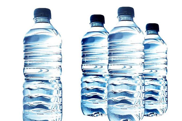 TP.HCM: Phát hiện nhiều mẫu nước đá, nước uống đóng chai vi phạm an toàn thực phẩm