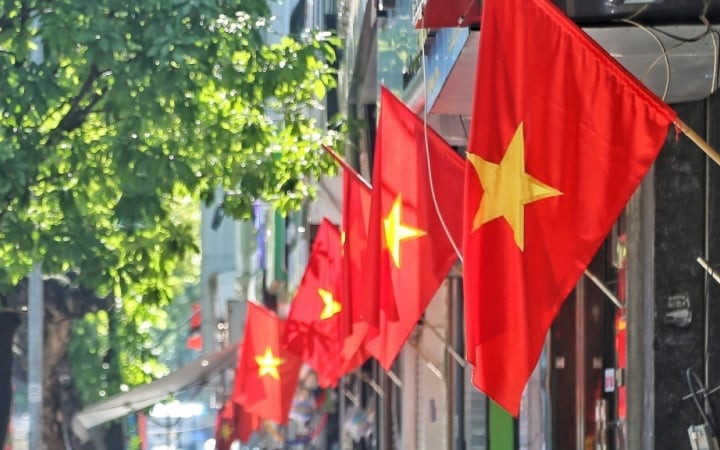 Hà Nội ban hành thông báo về việc treo cờ Tổ quốc
