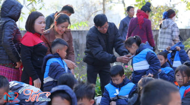 Chương trình "Tết Ấm No - Áo Ấm Cho Em" cùng lan tỏa yêu thương