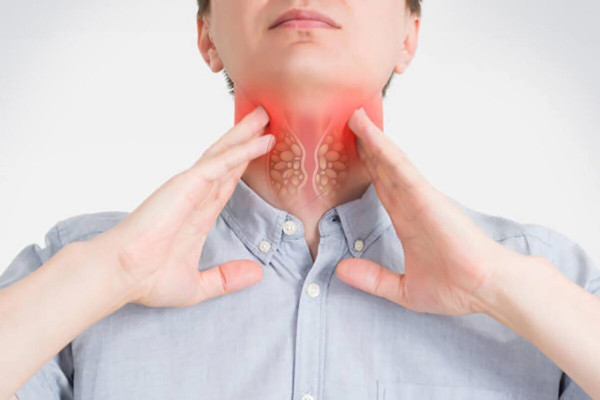5 mẹo giúp thoát khỏi chứng cứng cổ