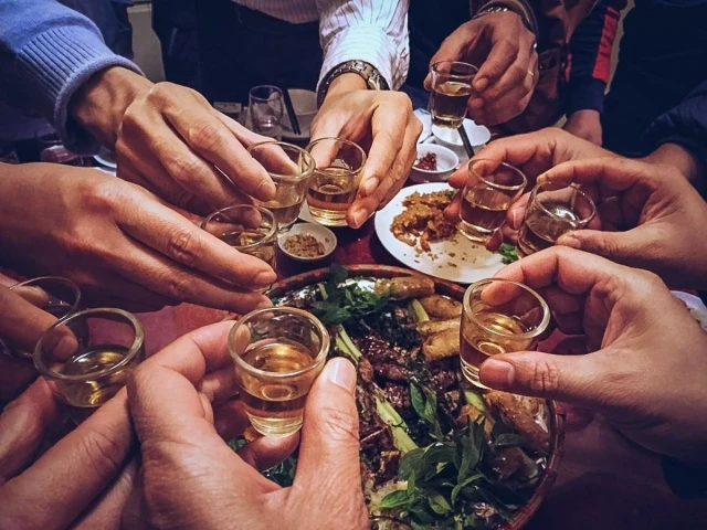 Tết vui đến mấy cũng đừng uống rượu vào thời điểm này, cực dễ gặp biến chứng