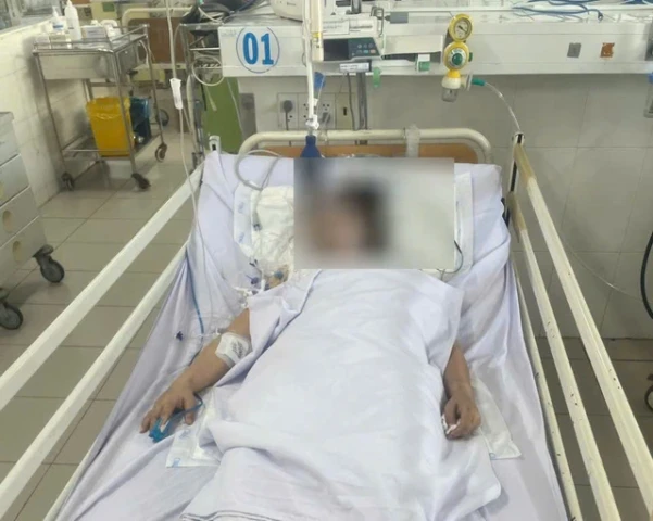 Cô giáo bất ngờ ngất xỉu khi đi ăn sáng, nguyên nhân khiến ai cũng lo lắng