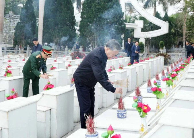 Tổng Bí thư Tô Lâm dâng hương tại Nghĩa trang liệt sĩ quốc gia Vị Xuyên, Hà Giang