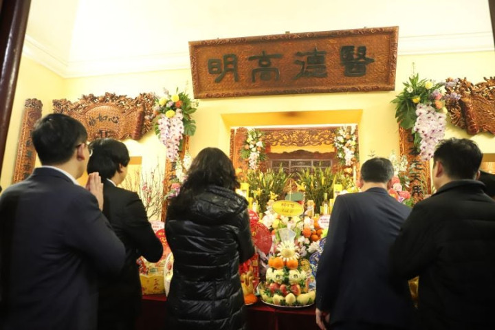 Bộ Y tế dâng hương tưởng nhớ Đại danh y Hải thượng Lãn ông Lê Hữu Trác và Đại danh y Thiền sư Tuệ Tĩnh