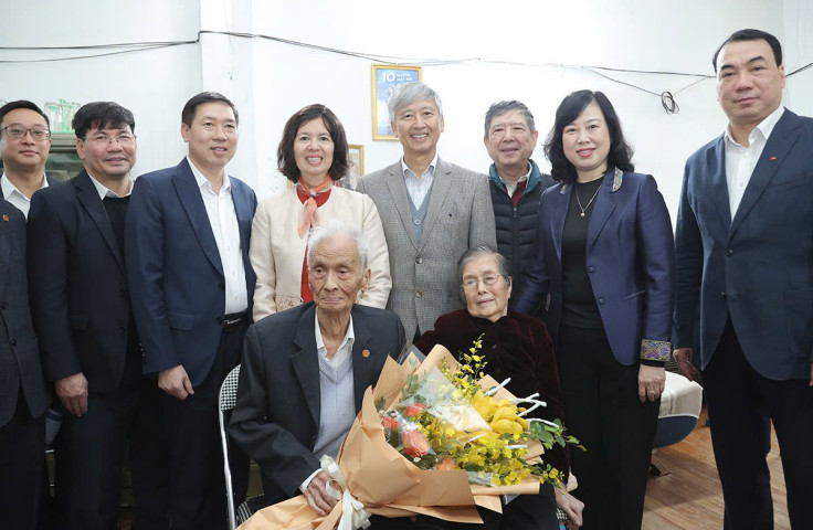 Bộ trưởng Đào Hồng Lan thăm, tri ân các nhà giáo, nhà khoa học lão thành ngành y tế