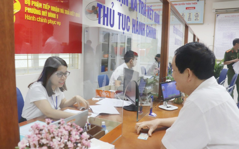 Không yêu cầu xuất trình giấy chứng nhận kết hôn khi đăng ký khai sinh