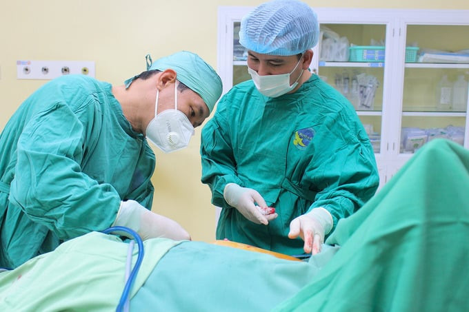 Người phụ nữ 59 tuổi khó thở, nuốt nghẹn do khối nang tuyến giáp lớn
