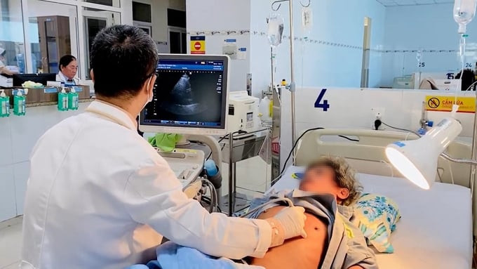 Gần 50 ngòi ong được lấy ra từ cơ thể một người đàn ông