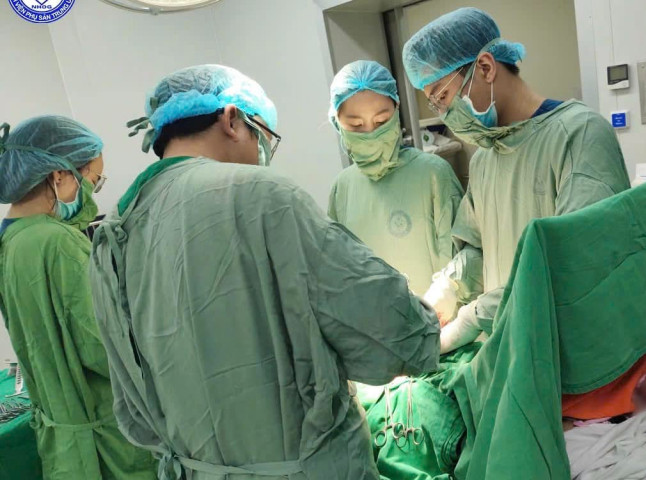 Bác sĩ nỗ lực trong đêm cứu sản phụ người nước ngoài mang thai 35 tuần, vỡ tử cung
