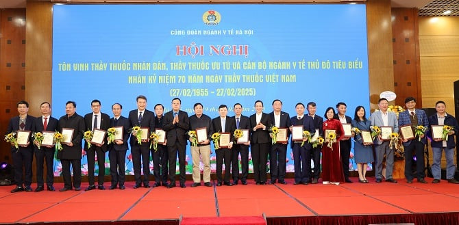 Hà Nội: Biểu dương 227 cán bộ ngành Y tế Thủ đô tiêu biểu năm 2024