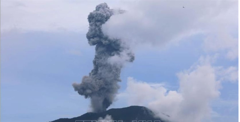 Indonesia: Núi lửa Dukono phun trào, cảnh báo hàng không cấp độ 2