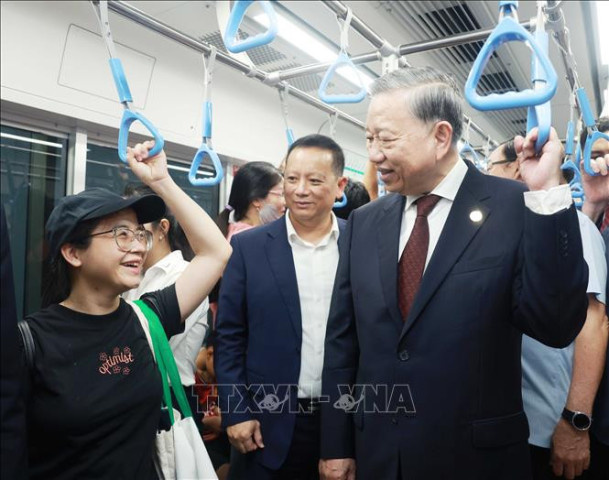Tổng Bí thư Tô Lâm đi tàu metro Bến Thành - Suối Tiên, trò chuyện với người dân