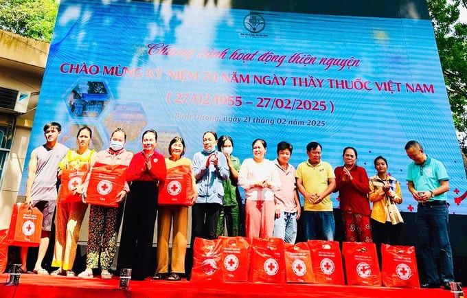 Ấm áp chương trình thiện nguyện kỷ niệm 70 năm Ngày Thầy thuốc Việt Nam tại Bệnh viện Đa khoa Bình Dương