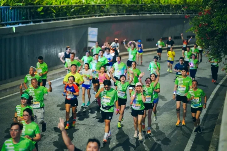 VPBank VnExpress Marathon Ho Chi Minh City Midnight, cung đường sôi động rực ánh sáng