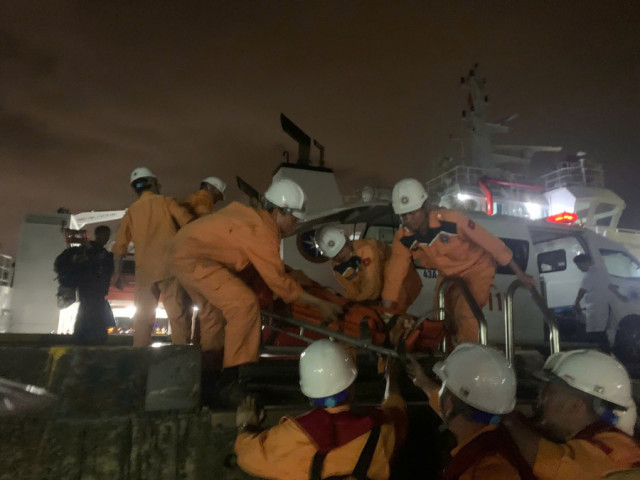 Quảng Nam: Cấp cứu thuyền viên nguy kịch tại đảo Cù Lao Chàm giữa thời tiết khắc nghiệt